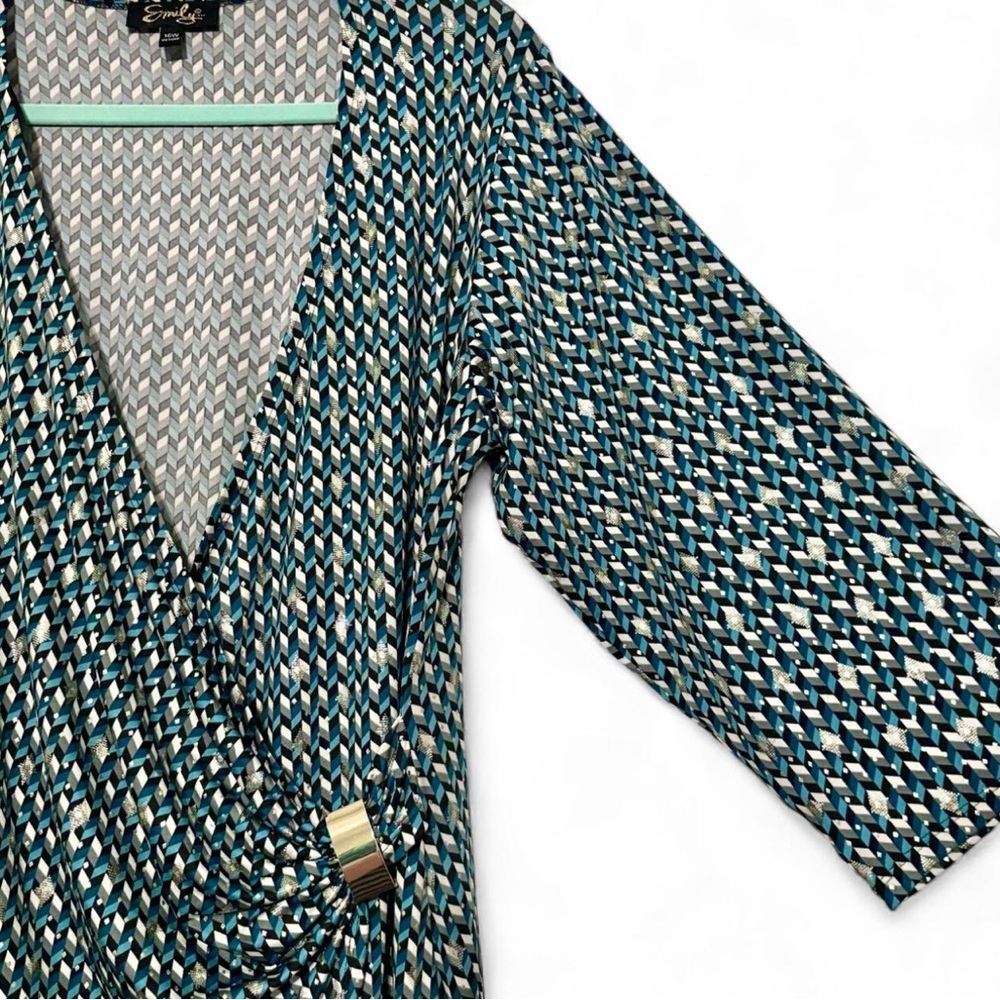 WORN ONCE flattering geometric print faux wrap dress - Picture 3 of 9